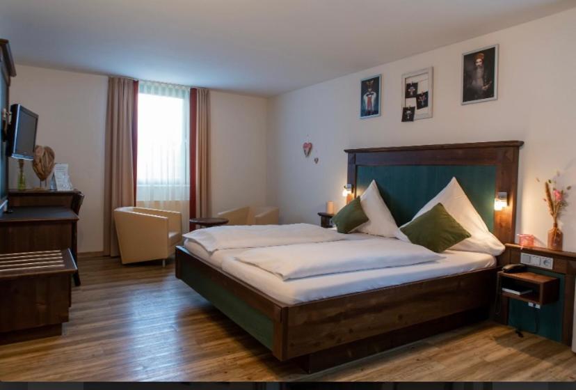 Hotel Restaurant Auerhahn Bad Wildbad Exterior photo