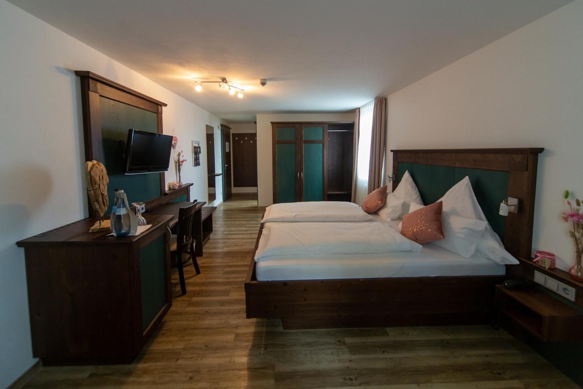 Hotel Restaurant Auerhahn Bad Wildbad Exterior photo