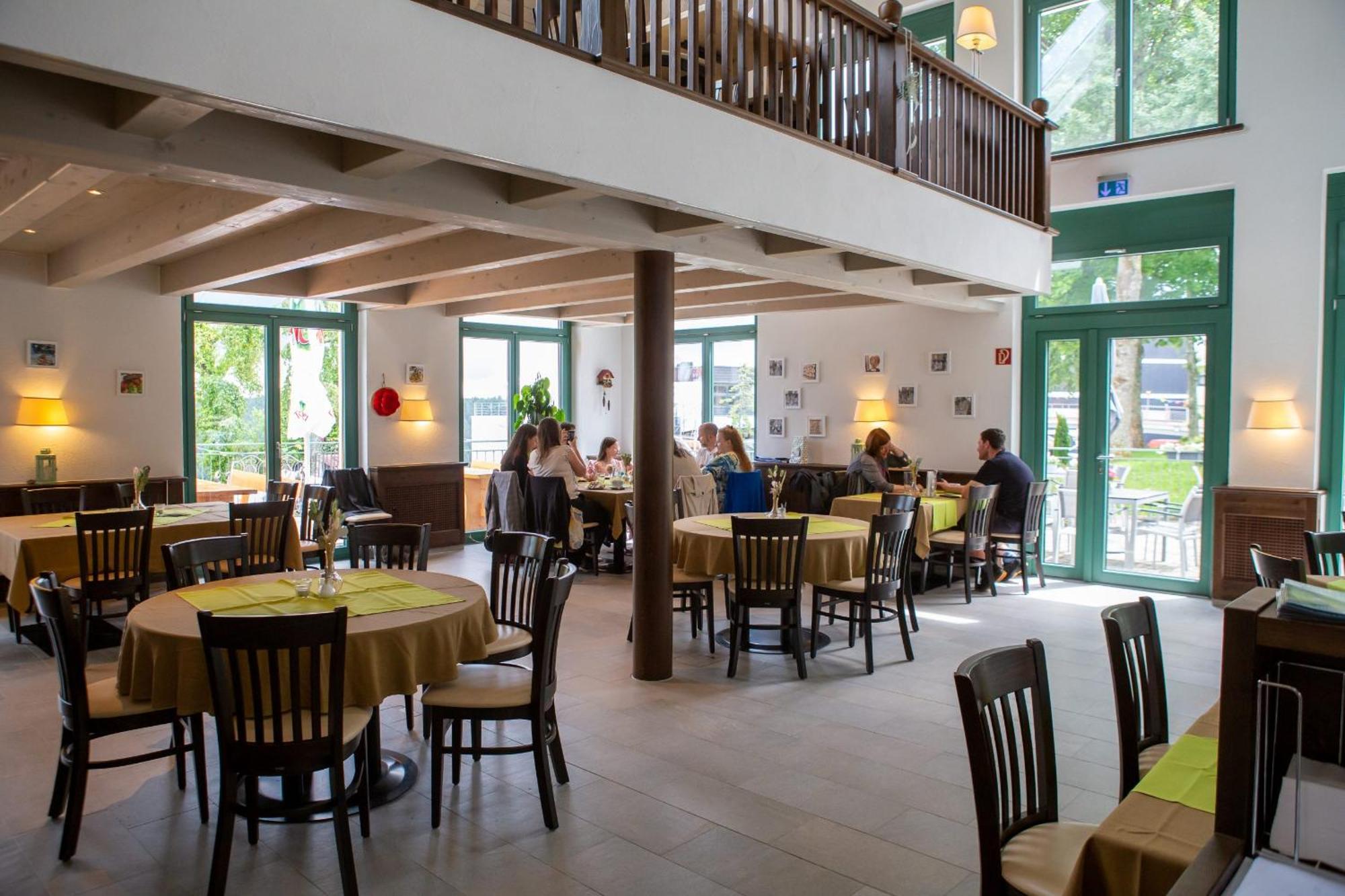 Hotel Restaurant Auerhahn Bad Wildbad Exterior photo