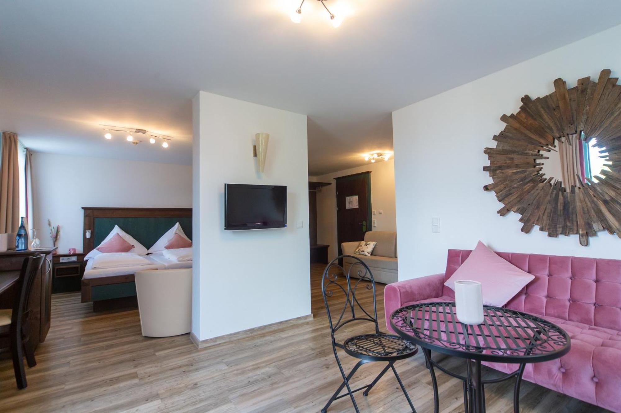 Hotel Restaurant Auerhahn Bad Wildbad Exterior photo