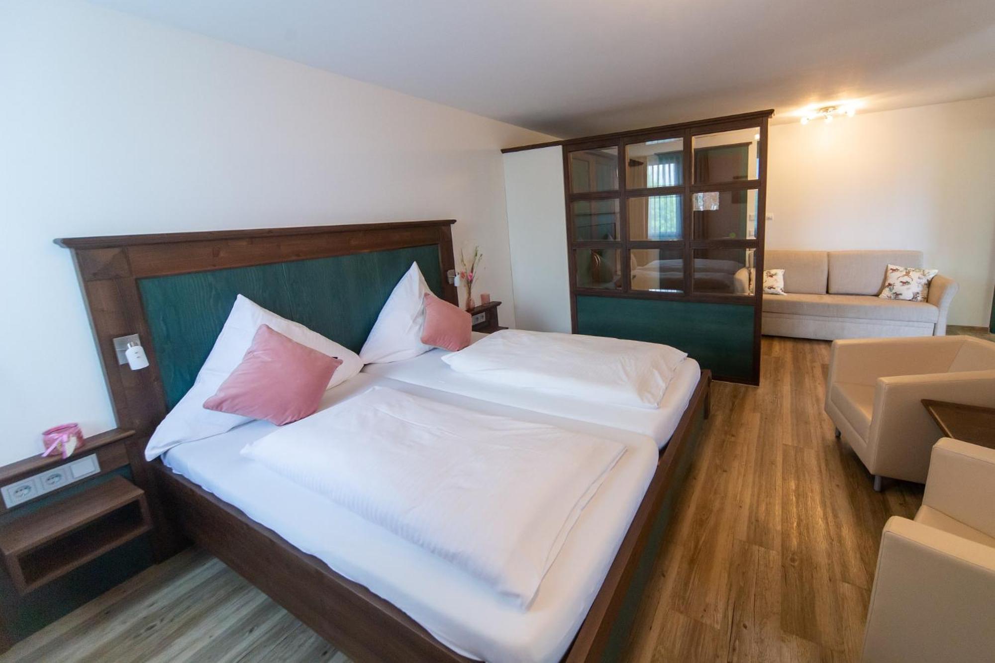 Hotel Restaurant Auerhahn Bad Wildbad Exterior photo