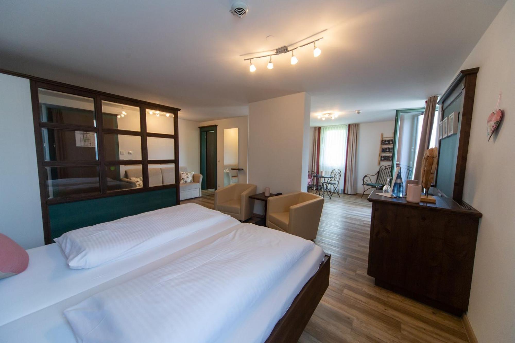 Hotel Restaurant Auerhahn Bad Wildbad Exterior photo