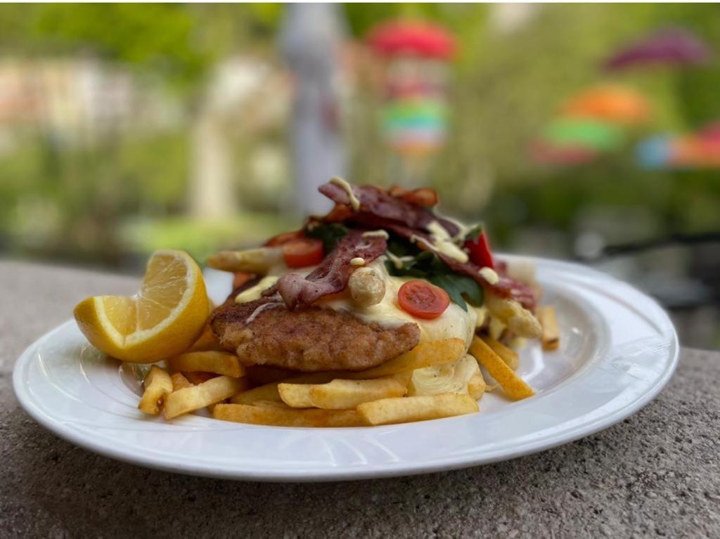 Hotel Restaurant Auerhahn Bad Wildbad Exterior photo